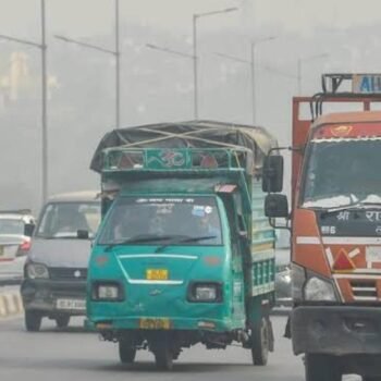 दिल्ली-NCR में प्रदूषण पर CAQM का बड़ा फैसला, 2027 से नए लाइट गुड्स व्हीकल्स के रजिस्ट्रेशन पर रोक
