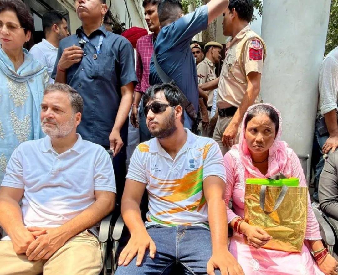 ‘जब तक FIR नहीं, तब तक नहीं हटेंगे’, पैलेट गन के मुद्दे पर राहुल गांधी का धरना