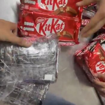 दिल्ली IGI एयरपोर्ट पर KitKat पैकेट में छिपाकर लाई जा रही 2.759 किलो ड्रग्स जब्त