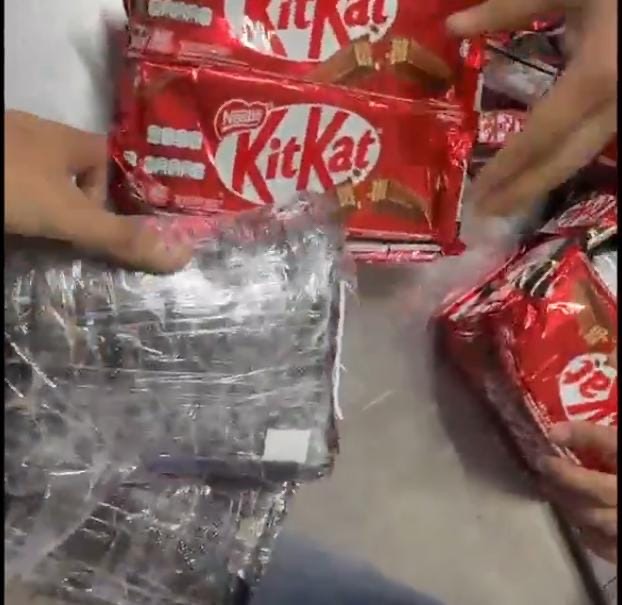 दिल्ली IGI एयरपोर्ट पर KitKat पैकेट में छिपाकर लाई जा रही 2.759 किलो ड्रग्स जब्त