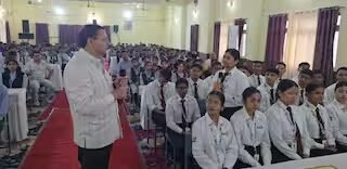 CM Dhami: छात्रों से सीधे संवाद में सीएम धामी ने गिनाईं सरकार की उपलब्धियां