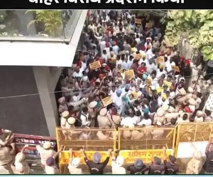 सज्जन कुमार के निधन पर BJP नेताओं के शोक जताने से भड़का विवाद, तरुण चुघ के घर के बाहर किया प्रदर्शन
