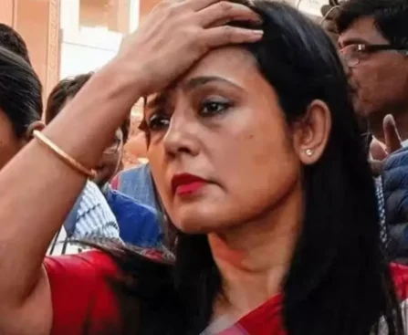 महुआ मोइत्रा के खिलाफ अपने ही क्षेत्र में लगे ‘वापस जाओ’ के नारे, काले झंडे लेकर पहुंचे प्रदर्शनकारी