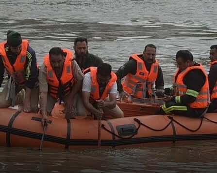 हथिनीकुंड बैराज में पैरा कमांडो की ट्रेनिंग के दौरान बड़ा हादसा, नाव का इंजन बंद होने से 2 कमांडो लापता