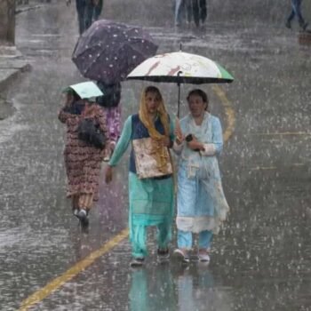 Delhi Weather: दिल्ली में आज भी बारिश के आसार, 4 सितंबर तक जारी रहेगा बरसात का दौर