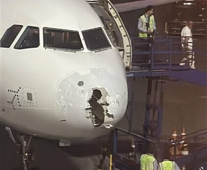 श्रीनगर एयरपोर्ट पर लैंडिंग के बाद हादसे का शिकार हुई IndiGo की फ्लाइट, पार्किंग के दौरान पोल से टकराया विमान