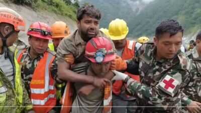 नेपाल में बाढ़ के 9 दिन बाद सुरंग से निकलीं दो जिंदगियां, मलबे में फंसे मजदूरों को जिंदा बचाया गया