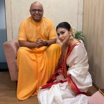 जन्माष्टमी पर कृष्ण भक्ति में डूबीं मौनी रॉय, इस्कॉन मंदिर में की पूजा, गौर गोपाल दास से हुई खास मुलाकात