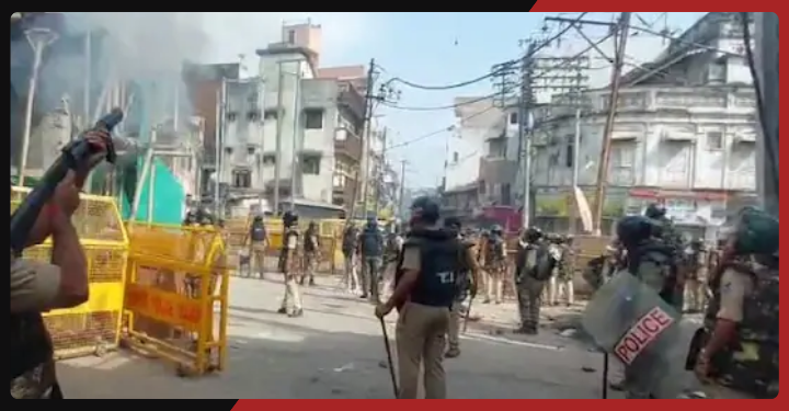 उज्जैन में मस्जिद हटाने को लेकर बवाल, प्रदर्शनकारियों और पुलिस में झड़प के बाद आंसू गैस