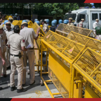 दिल्ली में CEC के खिलाफ प्रदर्शन: ध्रुव राठी हिरासत में, जंतर-मंतर पर कई प्रदर्शनकारियों को पुलिस ने हटाया