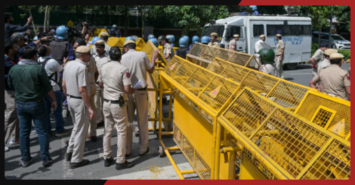 दिल्ली में CEC के खिलाफ प्रदर्शन: ध्रुव राठी हिरासत में, जंतर-मंतर पर कई प्रदर्शनकारियों को पुलिस ने हटाया